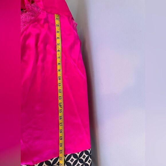 Generation Love
Alyssa Lace Halter Silk Top - Picture 10 of 12